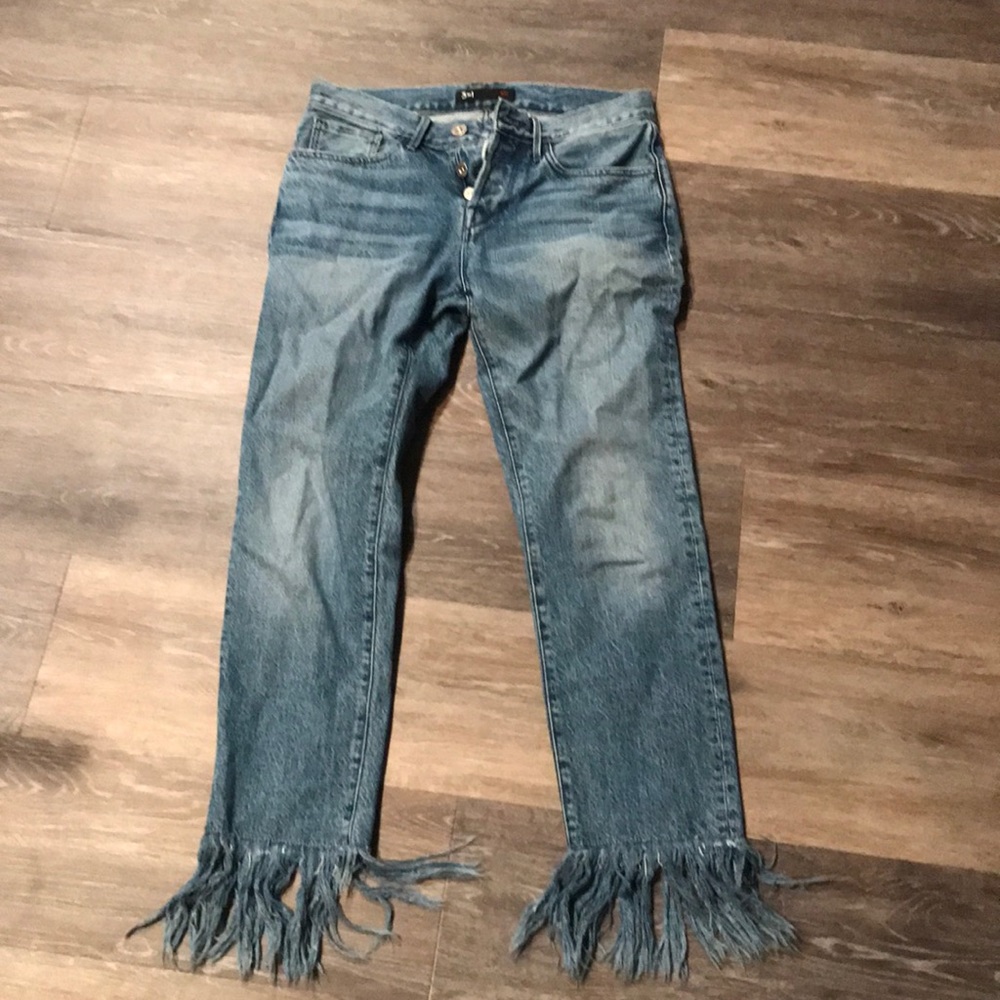 Frayed hem jeans